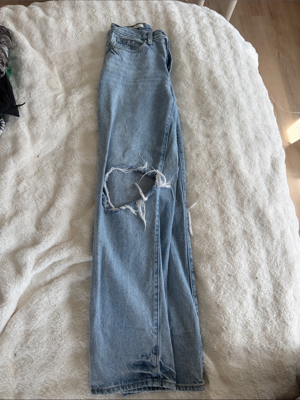 Universal Thread Light Blue Distressed Straight-Leg Jeans